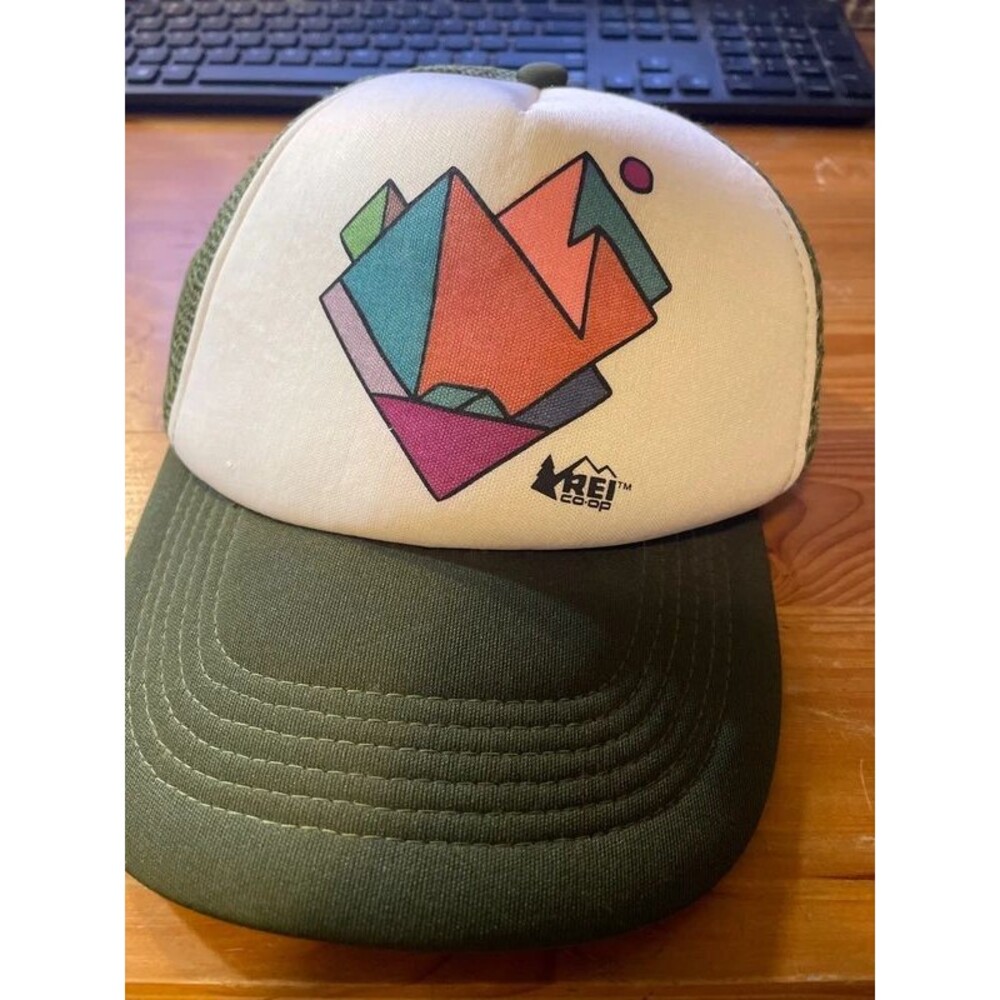 REI hat